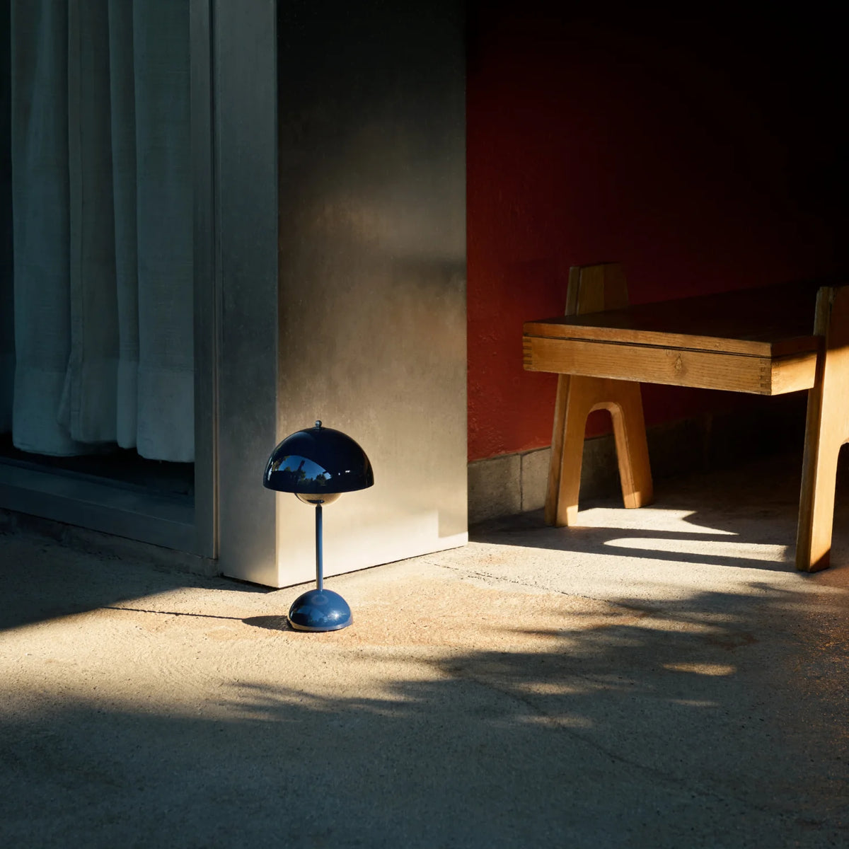 &Tradition Flowerpot VP9 Portable Table Lamp